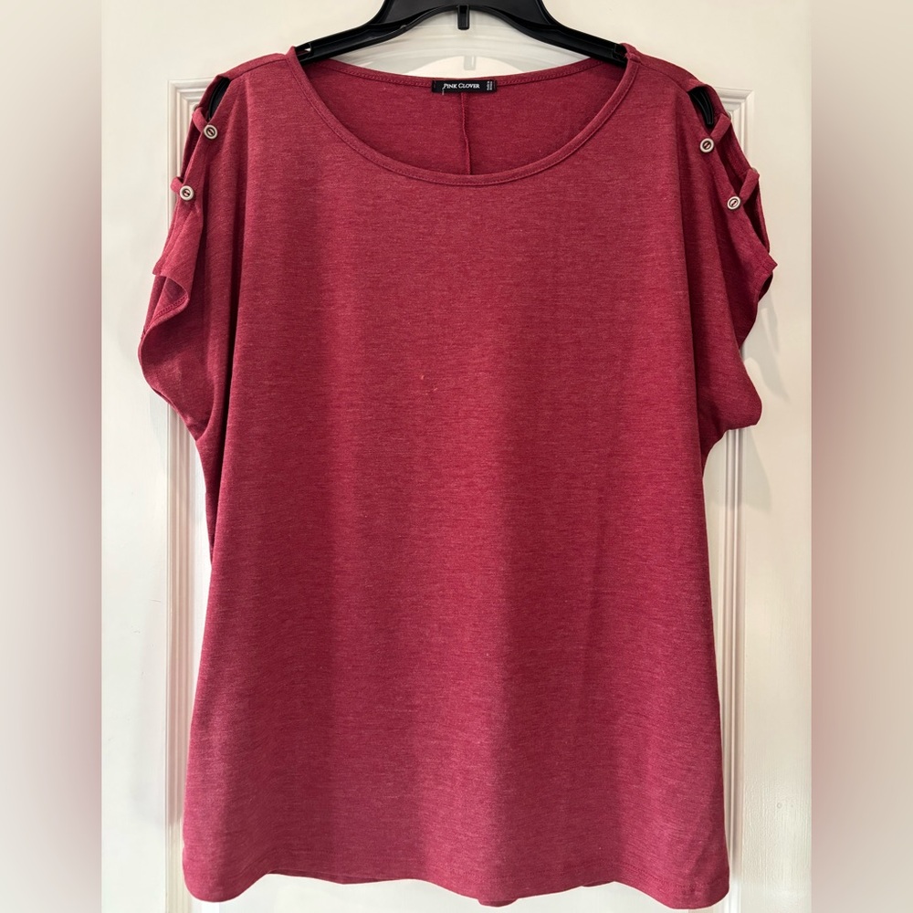 Pink Clover Berry-Red Cold Shoulder Short Sleeve Tee
